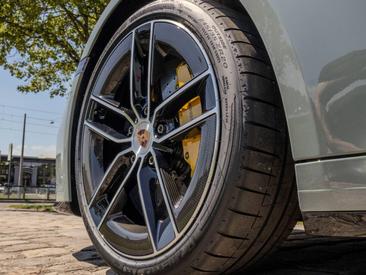 Porsche 992 II Carrera 4 GTS Cabriolet — photo 45