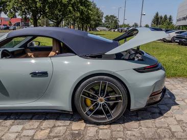 Porsche 992 II Carrera 4 GTS Cabriolet — photo 46