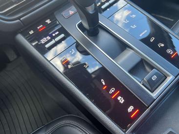 Porsche Macan GTS — photo 14