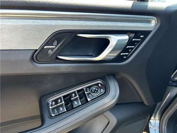 Porsche Macan Electrique S — photo 7