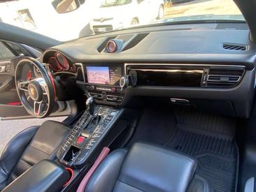 Porsche Macan Electrique S — photo 17