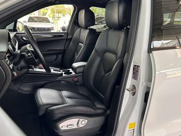 Porsche Macan Electrique S — photo 17