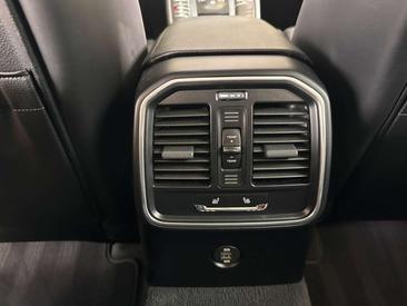 Porsche Macan Electrique S — photo 20