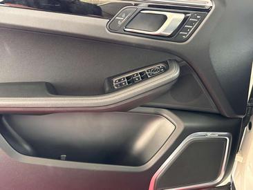 Porsche Macan Electrique S — photo 21