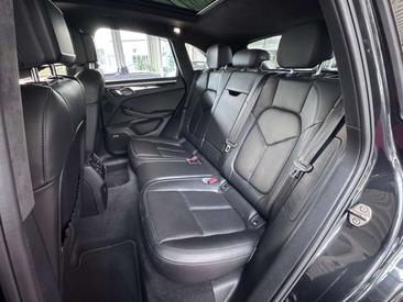 Porsche Macan Electrique S — photo 16