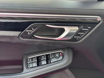 Porsche Macan Electrique S — photo 18