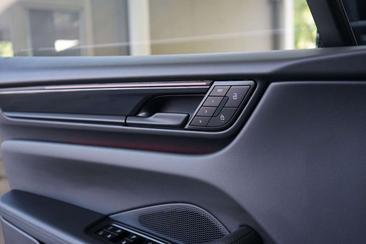 Porsche Macan Electrique — photo 21