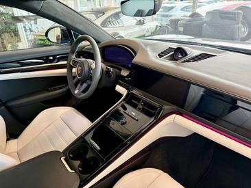 Porsche Panamera II GTS — photo 14