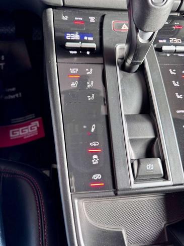 Porsche Macan Electrique GTS — photo 15