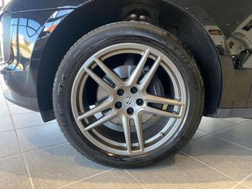 Porsche Macan Electrique Base — photo 8