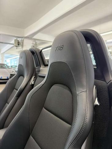 Porsche 718 Boxster — photo 12
