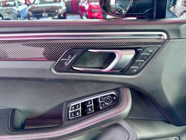 Porsche Macan Electrique GTS — photo 24