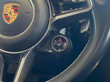 Porsche Macan Electrique Base — photo 16