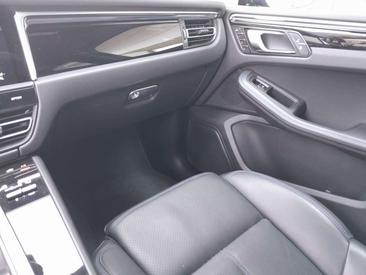Porsche Macan Electrique Base — photo 14