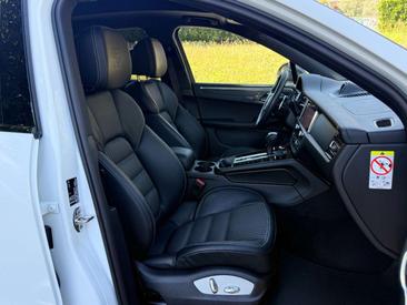 Porsche Macan Electrique Base — photo 7