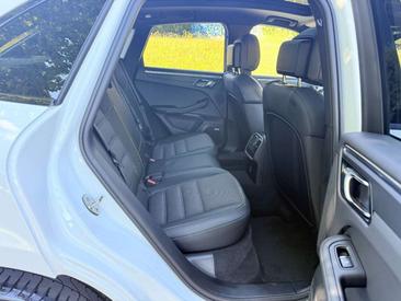 Porsche Macan Electrique Base — photo 8