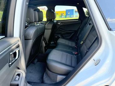 Porsche Macan Electrique Base — photo 9