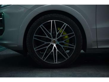 Porsche Cayenne III — photo 20