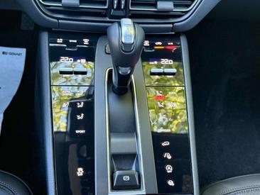 Porsche Macan Electrique Base — photo 12
