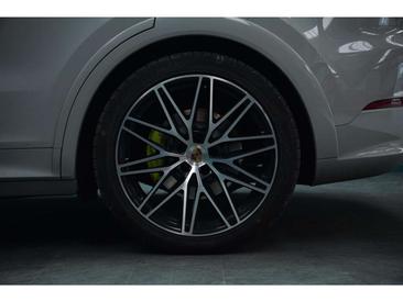 Porsche Cayenne III — photo 21