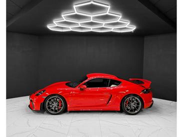 Porsche 718 Cayman GT4 — photo 2