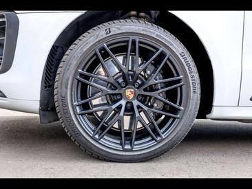 Porsche Macan GTS — photo 10