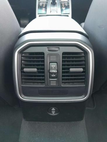Porsche Macan Electrique Base — photo 23