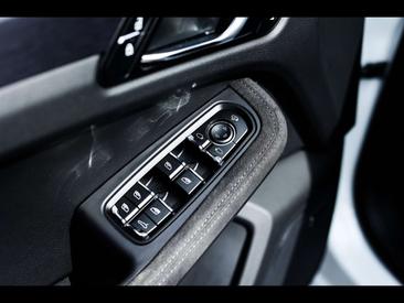 Porsche Macan GTS — photo 13