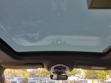 Porsche Macan Electrique Base — photo 25