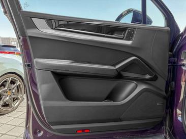Porsche Cayenne III — photo 18
