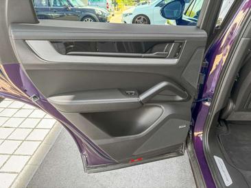 Porsche Cayenne III — photo 19