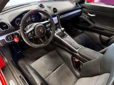 Porsche 718 Cayman GT4 — photo 9