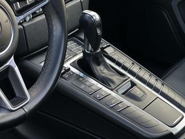 Porsche Macan Electrique Turbo — photo 9