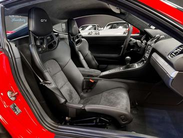Porsche 718 Cayman GT4 — photo 11