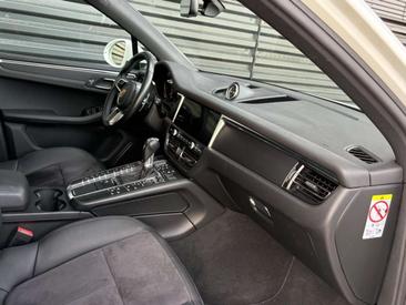 Porsche Macan Electrique Base — photo 9