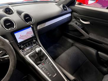 Porsche 718 Cayman GT4 — photo 12