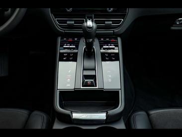 Porsche Macan GTS — photo 24