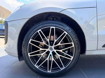 Porsche Macan Electrique Base — photo 7