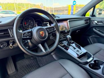Porsche Macan Electrique Base — photo 13