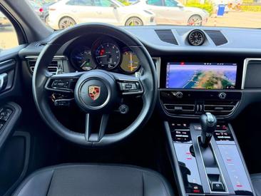 Porsche Macan Electrique Base — photo 15