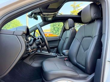 Porsche Macan Electrique Base — photo 16