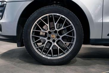 Porsche Macan Electrique Base — photo 4