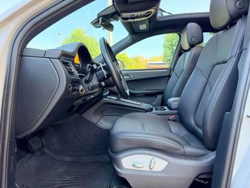 Porsche Macan Electrique Base — photo 17