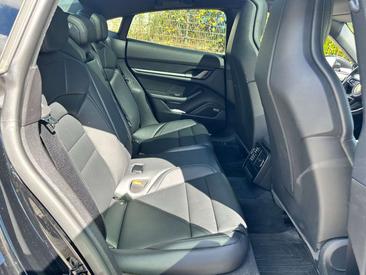 Porsche Taycan — photo 9