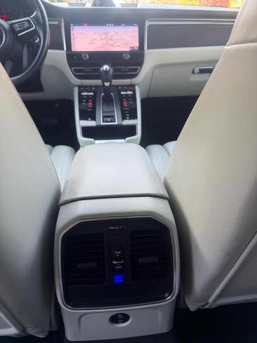 Porsche Macan Electrique Base — photo 10