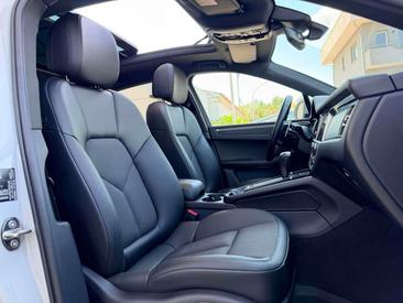 Porsche Macan Electrique Base — photo 18
