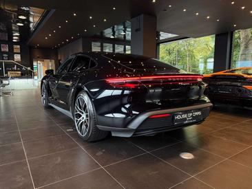 Porsche Taycan — photo 11