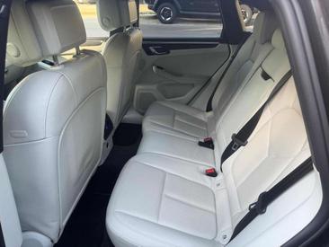Porsche Macan Electrique Base — photo 12