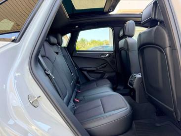 Porsche Macan Electrique Base — photo 20