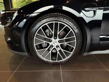 Porsche Taycan — photo 13